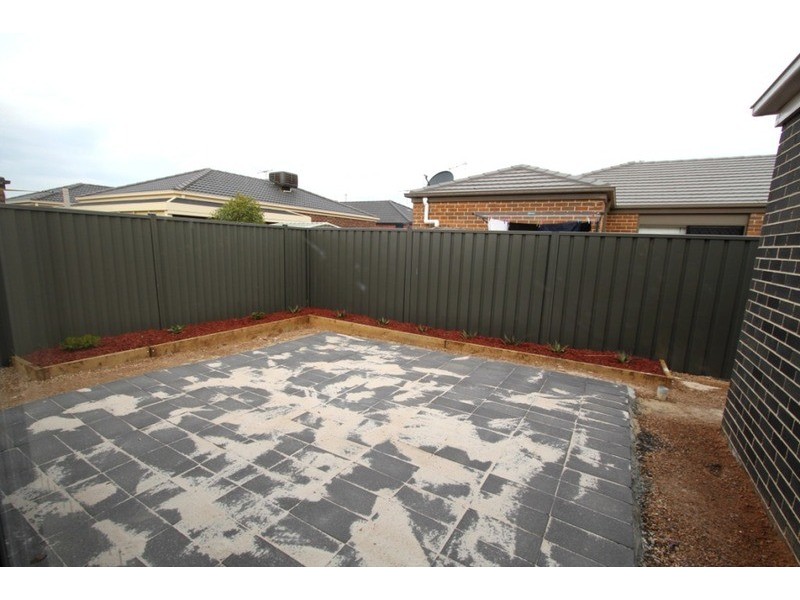 5 Poplar Close, Melton VIC 3337