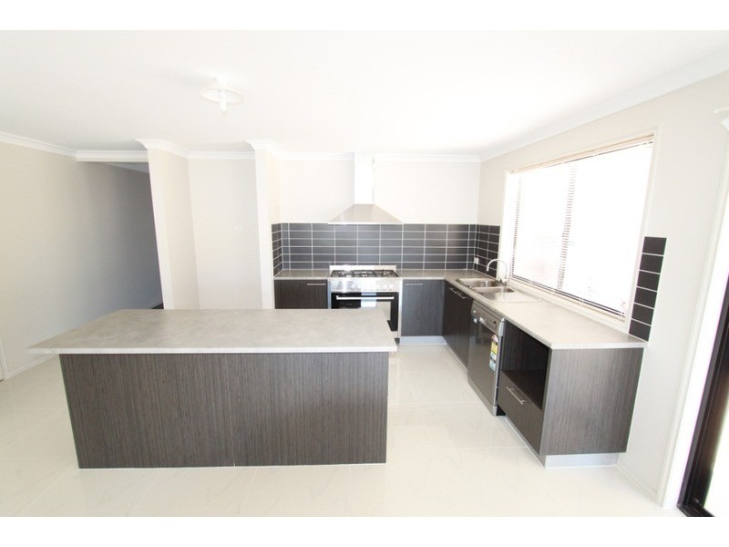 28 McBurnie Drive, Melton VIC 3337