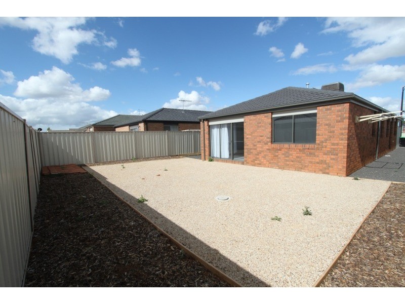 6 Magpie Street, Brookfield VIC 3338