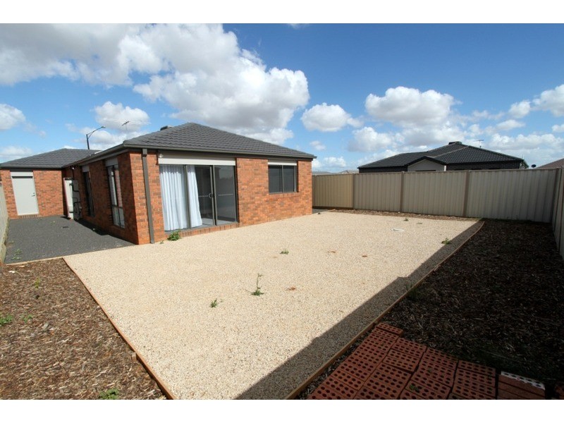 6 Magpie Street, Brookfield VIC 3338