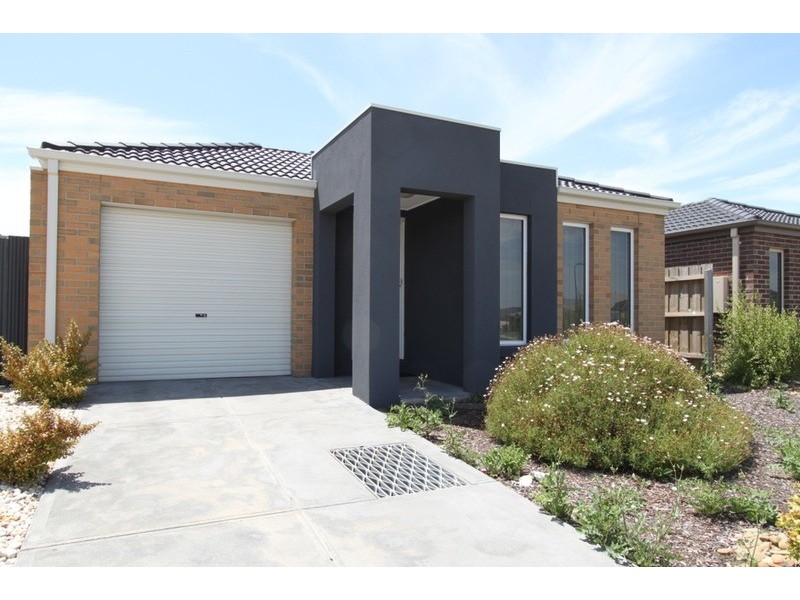 1/11 Glenfield Avenue, Melton West VIC 3337