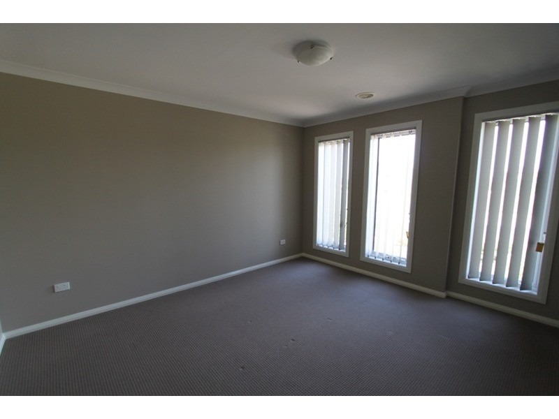 1/11 Glenfield Avenue, Melton West VIC 3337