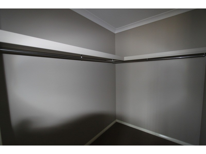 1/11 Glenfield Avenue, Melton West VIC 3337