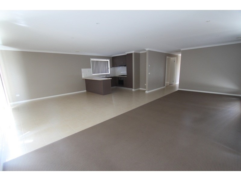 1/11 Glenfield Avenue, Melton West VIC 3337