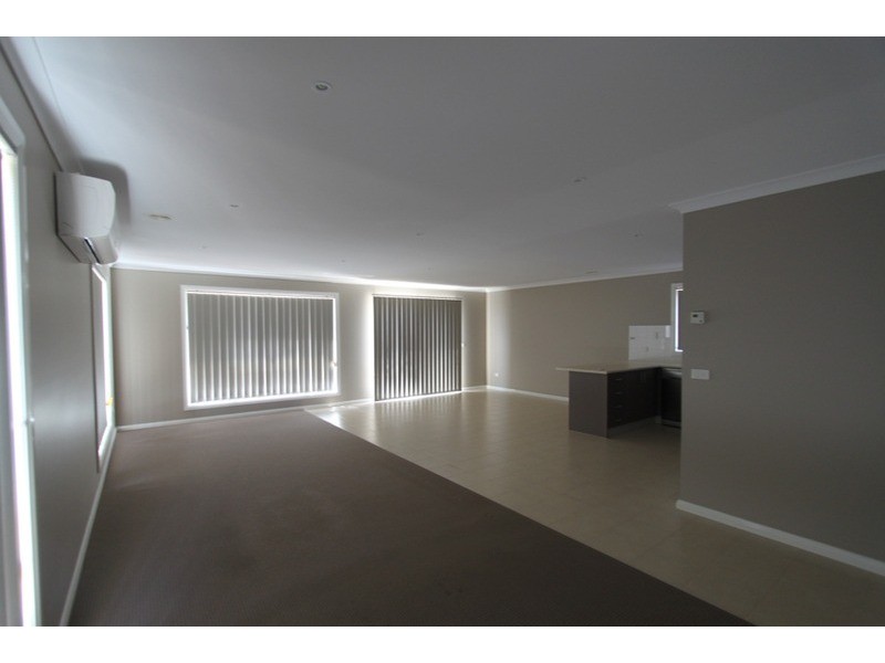 1/11 Glenfield Avenue, Melton West VIC 3337