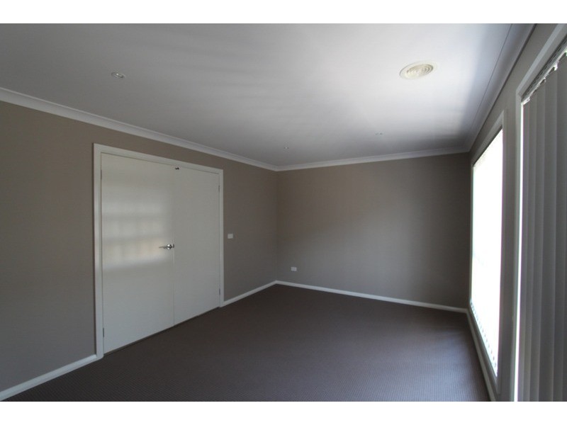 1/11 Glenfield Avenue, Melton West VIC 3337