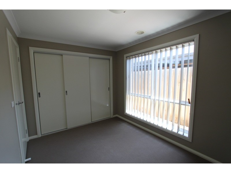 1/11 Glenfield Avenue, Melton West VIC 3337