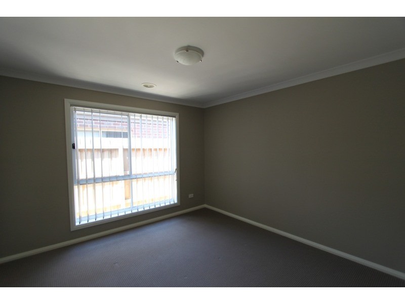 1/11 Glenfield Avenue, Melton West VIC 3337