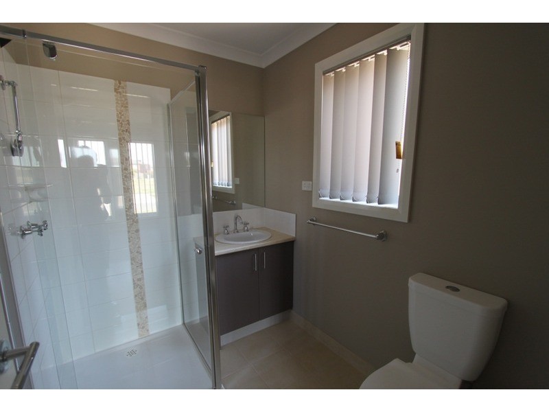 1/11 Glenfield Avenue, Melton West VIC 3337