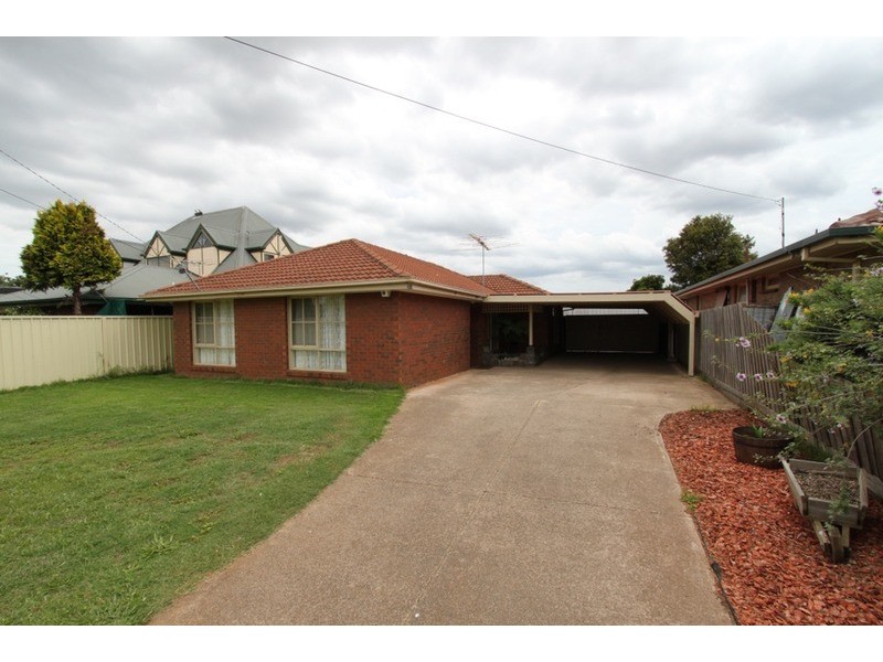 4 Kevin Court, Melton South VIC 3338