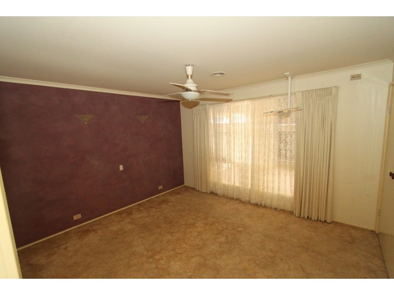 4 Kevin Court, Melton South VIC 3338