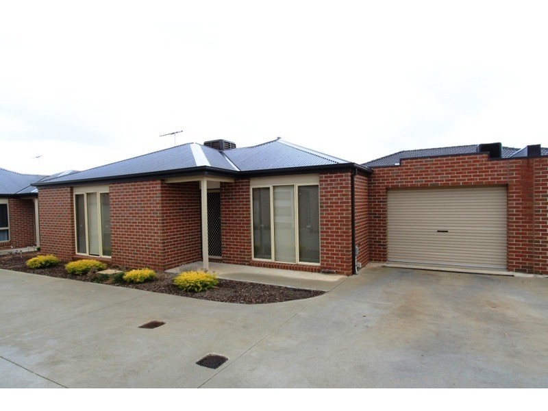 2/32 Black Knight Way, Kurunjang VIC 3337