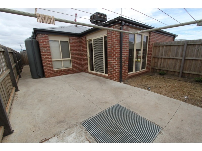 2/32 Black Knight Way, Kurunjang VIC 3337