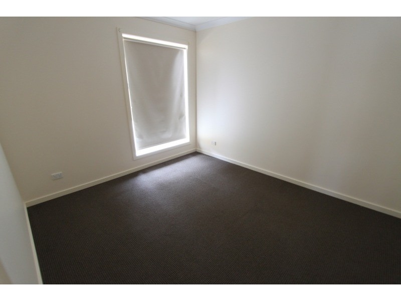 2/32 Black Knight Way, Kurunjang VIC 3337