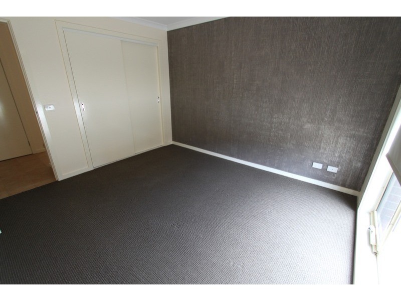 2/32 Black Knight Way, Kurunjang VIC 3337