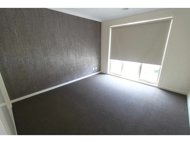 2/32 Black Knight Way, Kurunjang VIC 3337