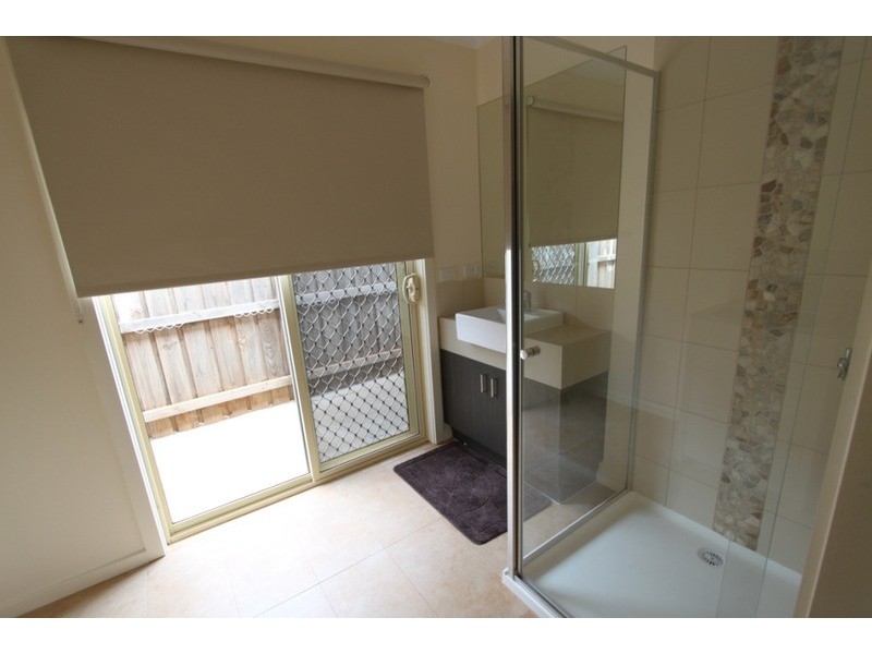 2/32 Black Knight Way, Kurunjang VIC 3337