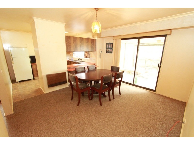 6 Dingley Place, Melton West VIC 3337