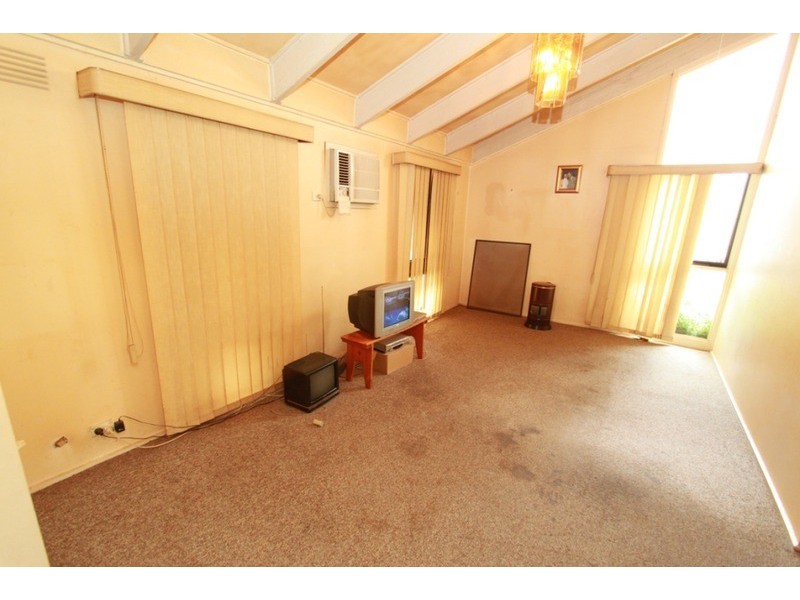 6 Dingley Place, Melton West VIC 3337