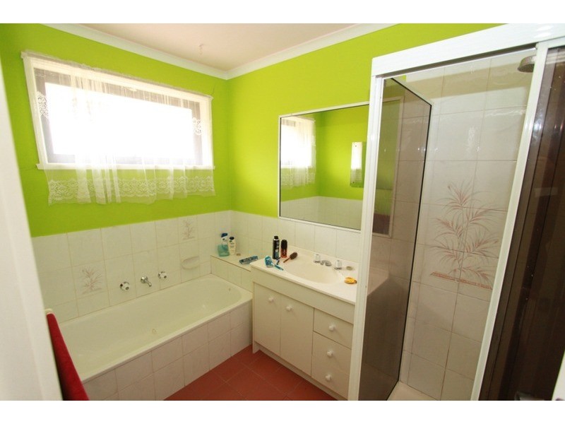 6 Dingley Place, Melton West VIC 3337