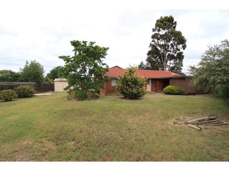 6 Dingley Place, Melton West VIC 3337