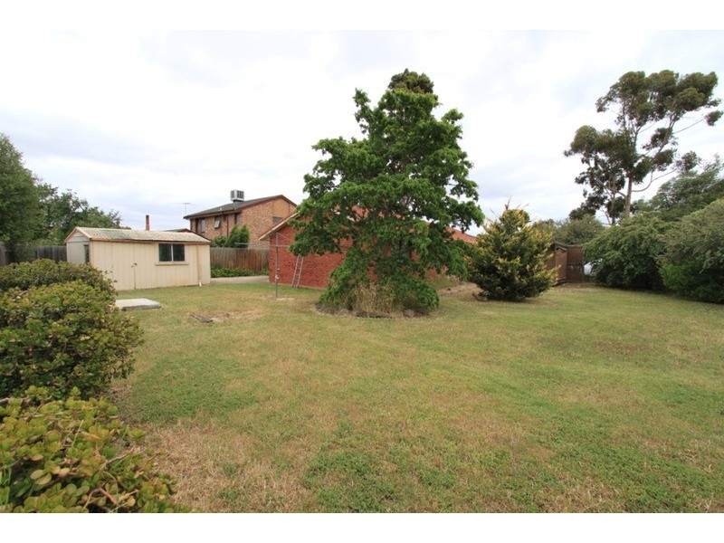 6 Dingley Place, Melton West VIC 3337