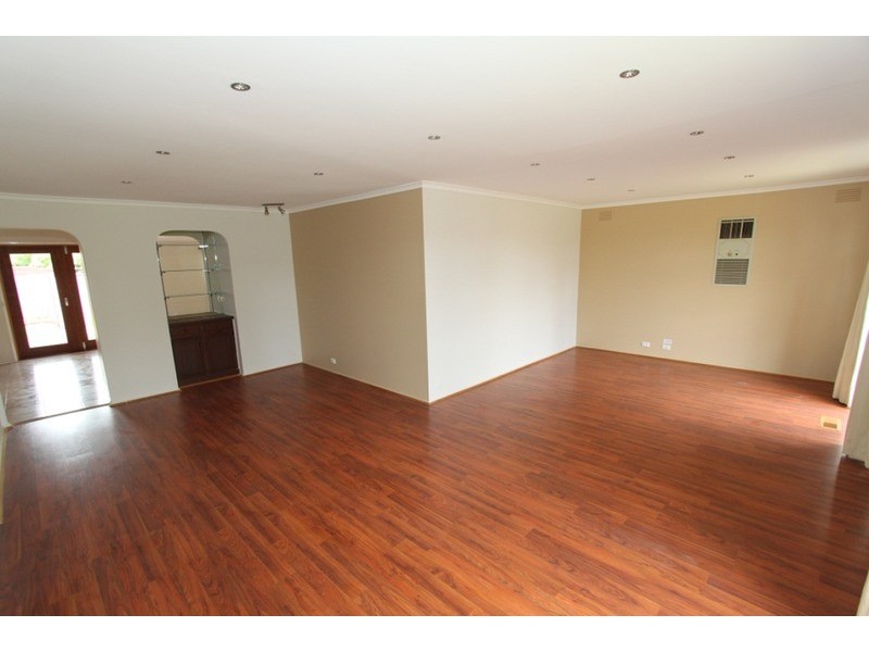 10 Lincoln  Way, Melton West VIC 3337