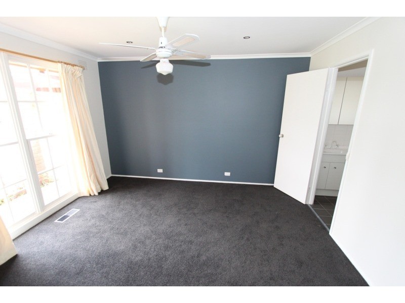 10 Lincoln  Way, Melton West VIC 3337