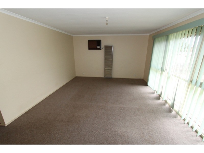 15 Kurrujong Crescent, Melton South VIC 3338