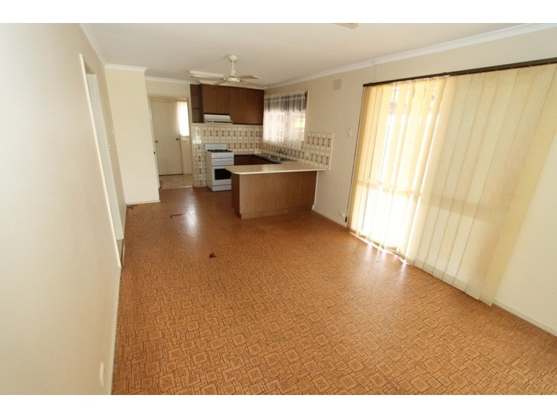 15 Kurrujong Crescent, Melton South VIC 3338