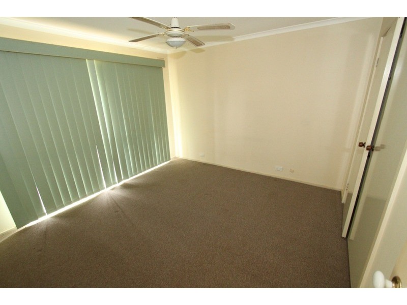 15 Kurrujong Crescent, Melton South VIC 3338