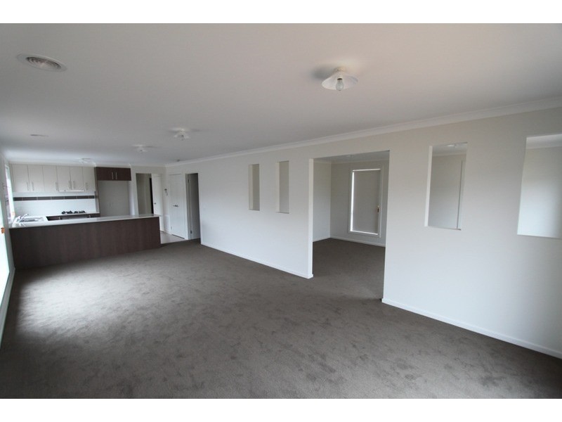 13 Mallow Street, Brookfield VIC 3338