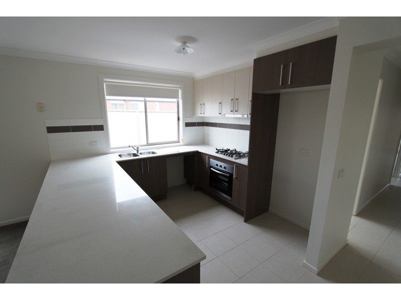 13 Mallow Street, Brookfield VIC 3338