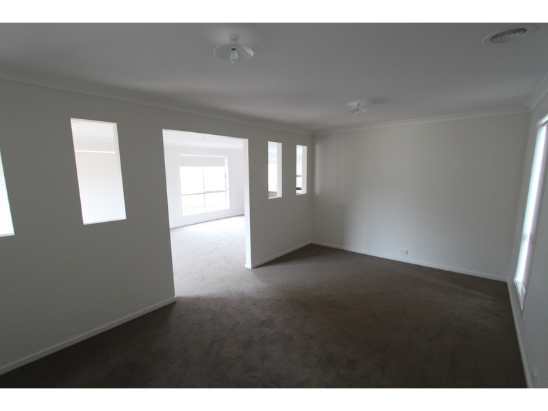 13 Mallow Street, Brookfield VIC 3338