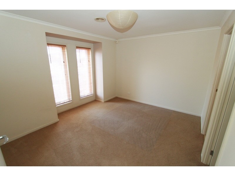 33 Black Knight Way, Kurunjang VIC 3337