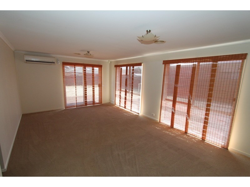 33 Black Knight Way, Kurunjang VIC 3337