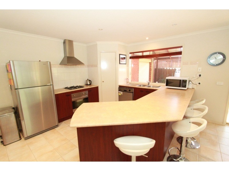 29 Southdean Avenue, Melton West VIC 3337