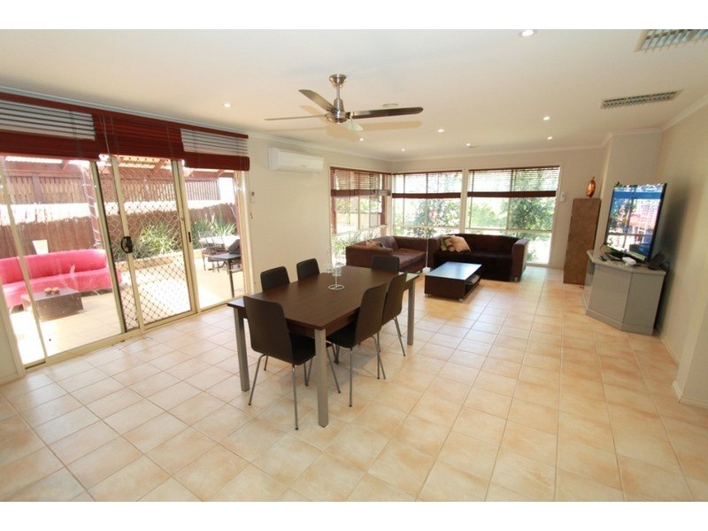 29 Southdean Avenue, Melton West VIC 3337