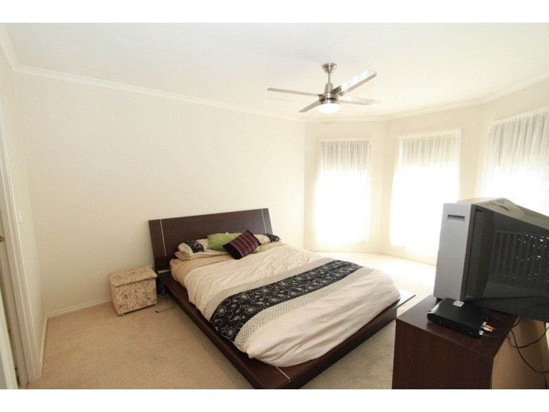 29 Southdean Avenue, Melton West VIC 3337