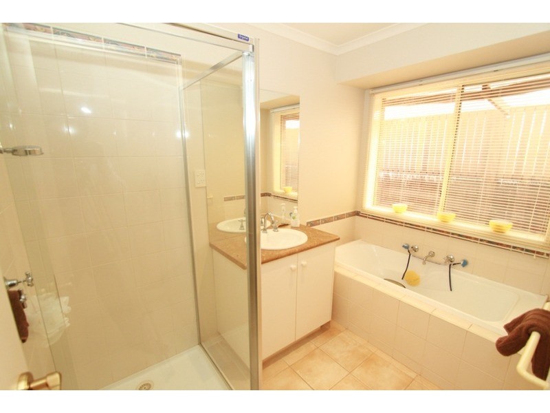 29 Southdean Avenue, Melton West VIC 3337