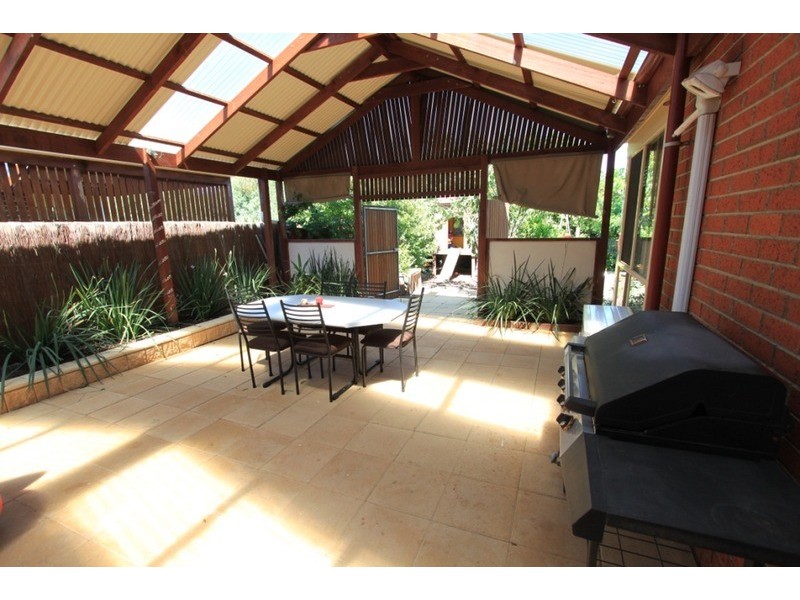 29 Southdean Avenue, Melton West VIC 3337