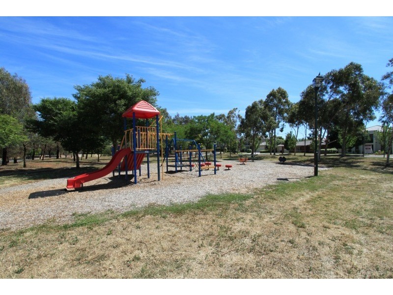 29 Southdean Avenue, Melton West VIC 3337