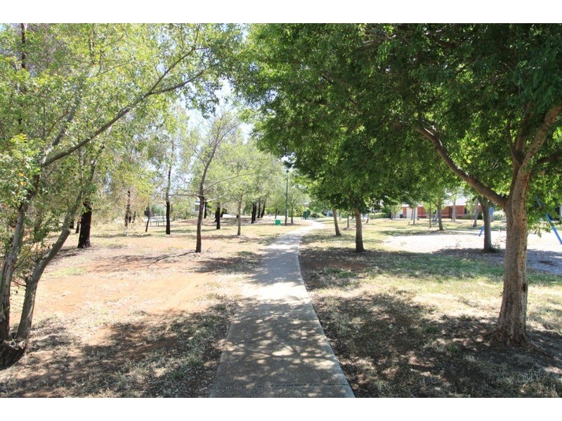 29 Southdean Avenue, Melton West VIC 3337