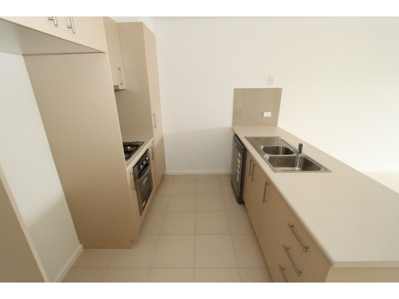 35 Lakewood Boulevard, Melton VIC 3337