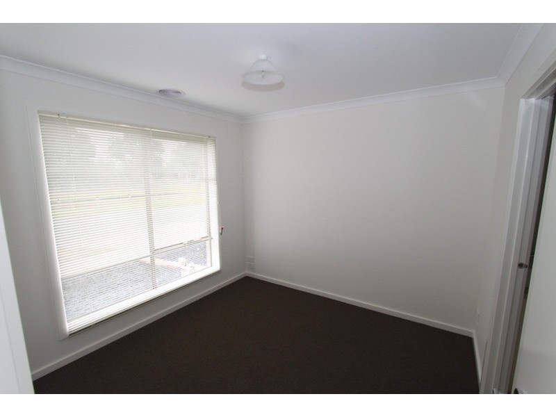35 Lakewood Boulevard, Melton VIC 3337