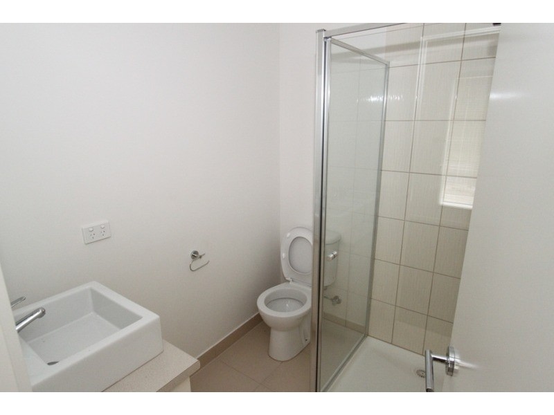 35 Lakewood Boulevard, Melton VIC 3337