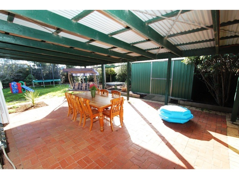 17 Fleetwood Circuit, Melton West VIC 3337