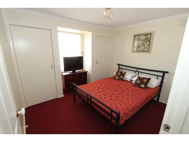 6 Henley  Place, Melton VIC 3337