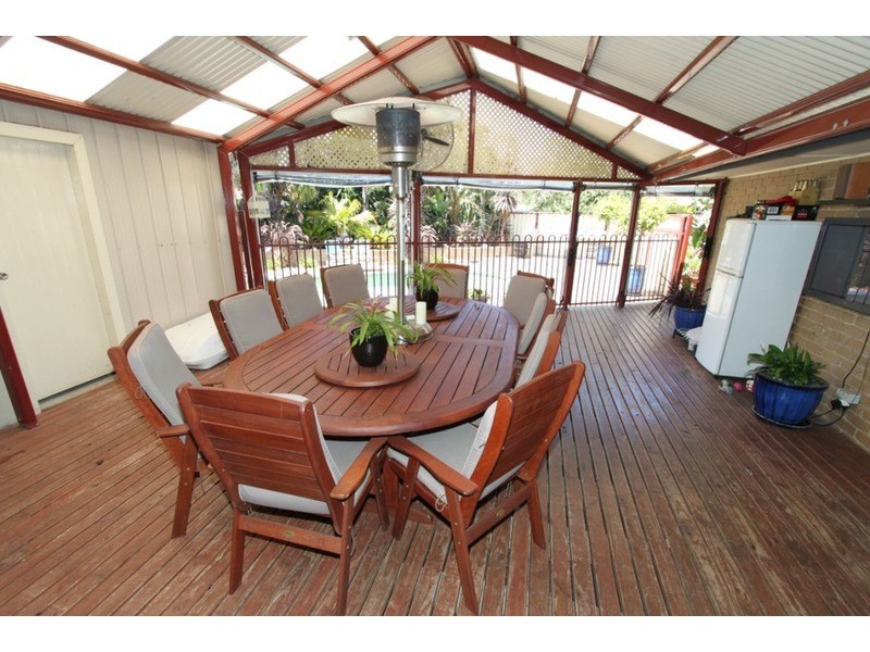 6 Henley  Place, Melton VIC 3337