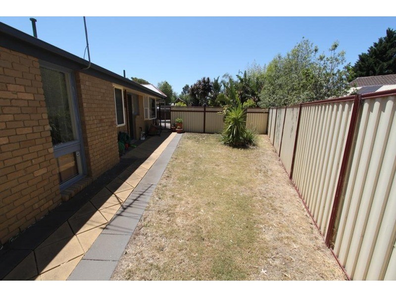 6 Henley  Place, Melton VIC 3337